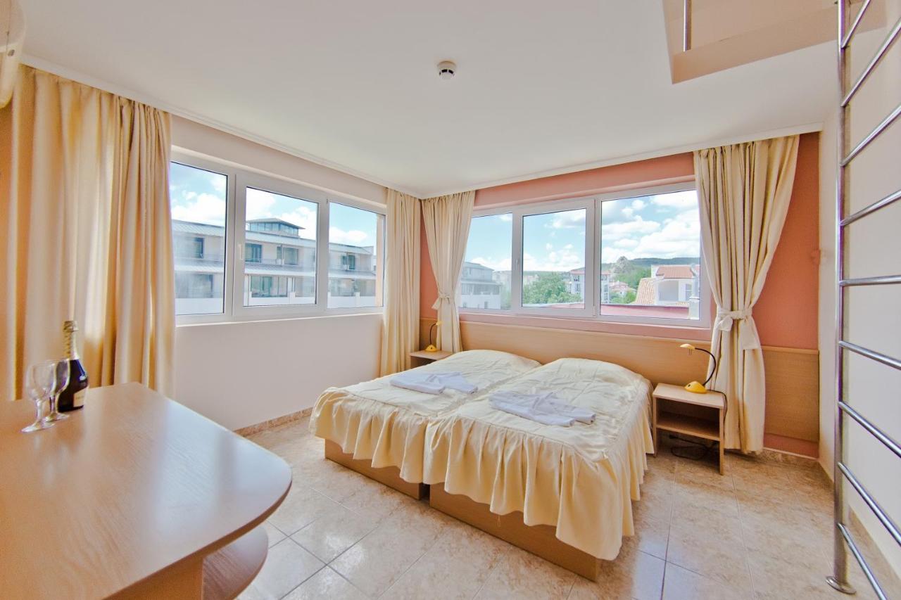 Family Hotel Morska Zvezda Balchik Ngoại thất bức ảnh