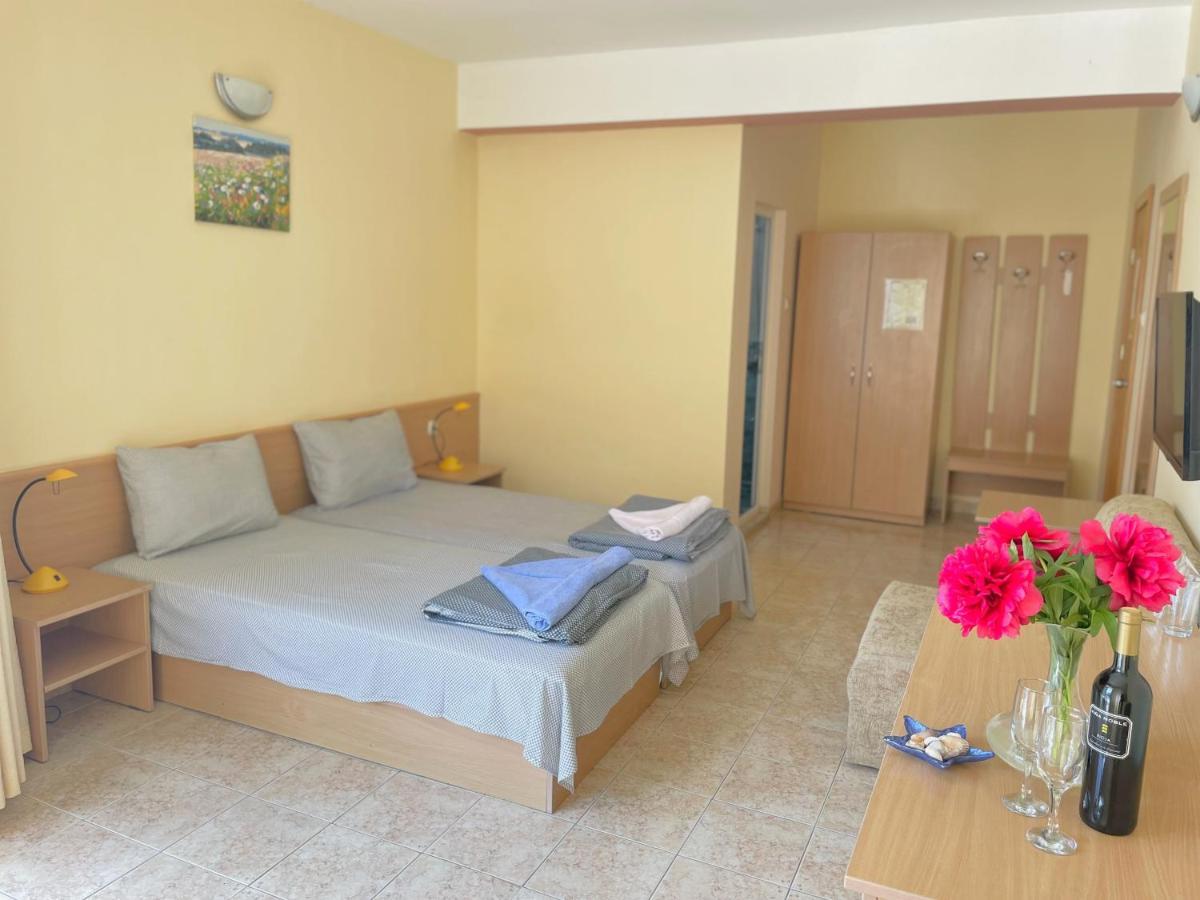 Family Hotel Morska Zvezda Balchik Ngoại thất bức ảnh