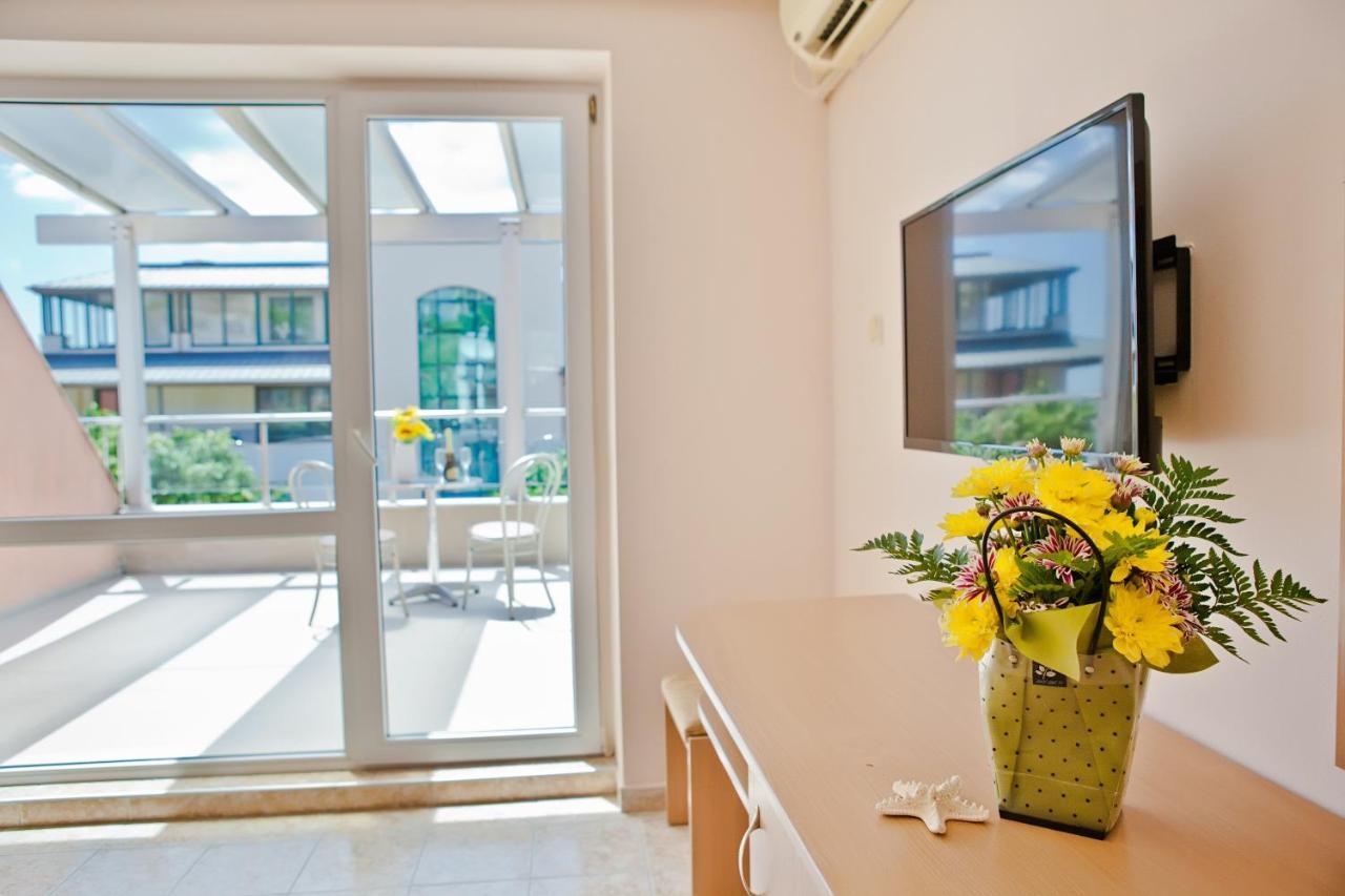 Family Hotel Morska Zvezda Balchik Ngoại thất bức ảnh